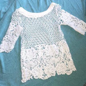 ⚡️FLASH SALE⚡️NWOT White LF Eyelet Cutout Tunic